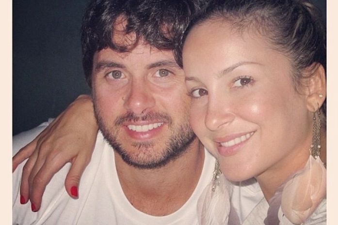 Claudia Leitte posa com o marido: ‘O amor e suas delícias!’