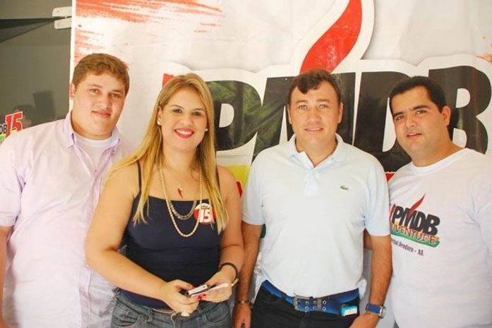 Melina e Cristiano Matues com a turma do PMDB jovem de Marechal Deodoro