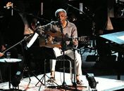 Gilberto Gil vai de Caymmi a Hendrix em show com orquestra no Rio