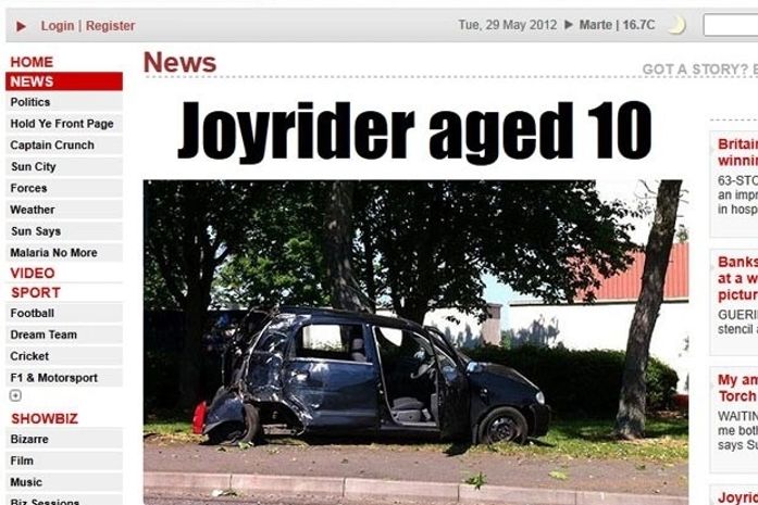 Garoto de 10 anos pega carro dos pais e bate em árvore no Reino Unido