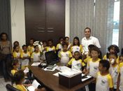 Renatinho com os alunos da zona rural