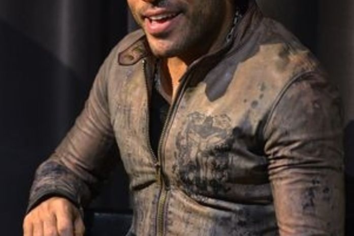 Linha de sapatos da TOMS é assinada pelo cantor Lenny Kravitz