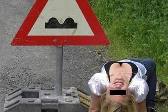 Adoro fotos em placas de trânsito!