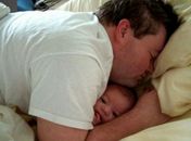 Você deixa seu filho 1minuto com o pai e dá nisso..