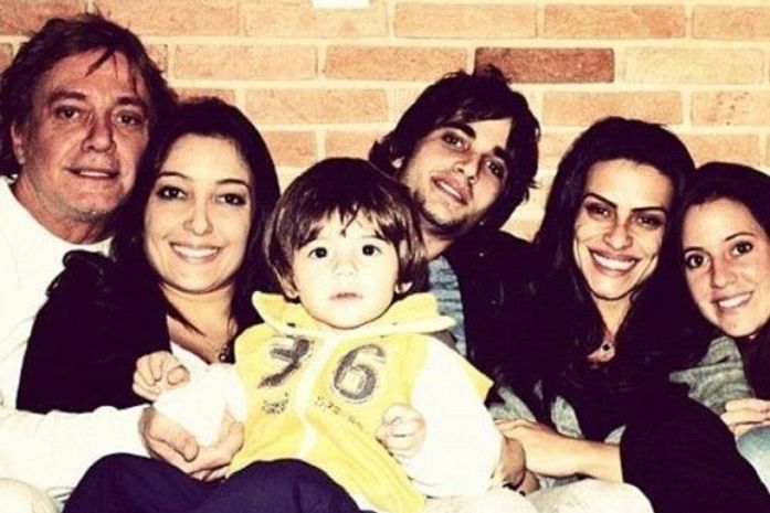 Fábio Jr. tira foto com os cinco filhos e recebe elogio