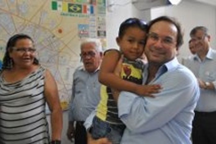 Luciano Barbosa e a criança