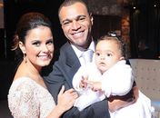 Luciele Di Camargo comemora dois anos de casada