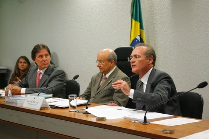 Na reunião da CCJ, Renan defendeu a importância do projeto para a educação pública do País
