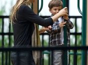 Gisele Bündchen passeia com o filho Benjamim em parque de Boston