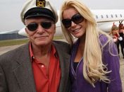 Magnata da 'Playboy', Hugh Hefner se reconcilia com aspirante à cantora