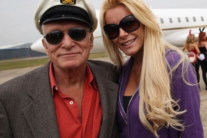 Magnata da 'Playboy', Hugh Hefner se reconcilia com aspirante à cantora