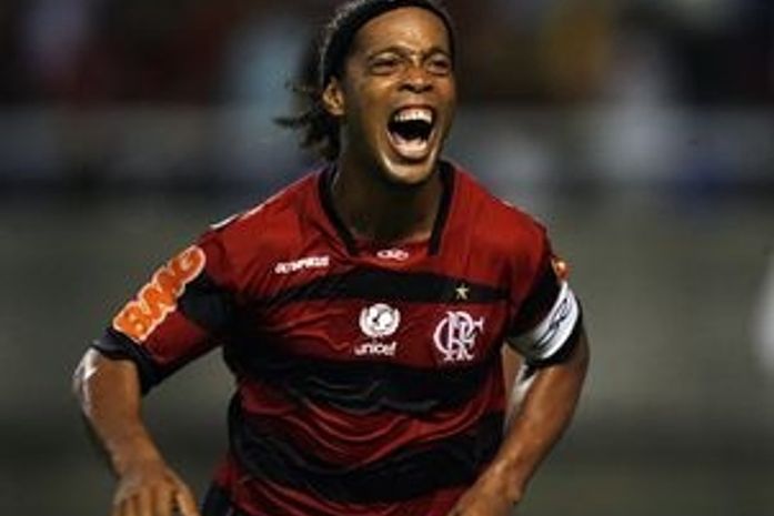 Ronaldinho: 'Jogar no Flamengo foi uma honra'