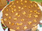 Aprenda a fazer uma torta mousse de chocolate com pé de moleque