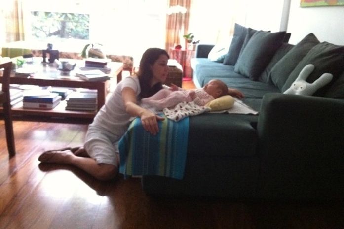 Luana Piovani mostra o filho Dom com a 'babá-musa' no Twitter