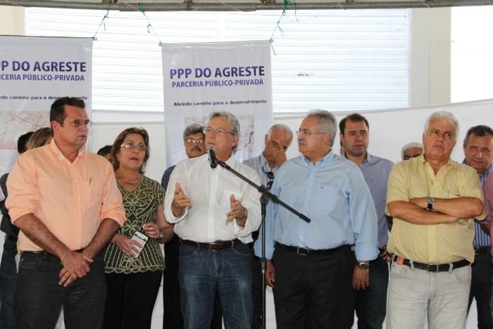 Governador assina contrato que beneficiará 250 mil alagoanos‏
