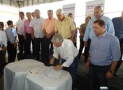 Governador assina contrato para construção da nova adutora do Agreste