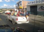 Veículo do governo é flagrado transportando trabalhadores de forma irregular