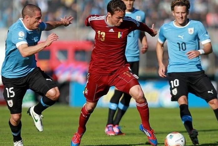 Venezuela marca no fim e arranca empate com Uruguai fora