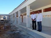 Senador Renan e prefeito Luciano Barbosa visitam obras da escola, que será inaugurada no fim deste mês