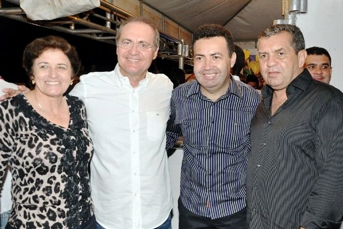 Vice-prefeita Maristela, senador Renan, deputado Pastor Heleno e desembargador Washington Luiz, prestigiando a festa