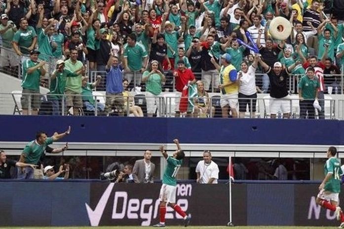 Sem inspiração, Brasil é superado pelo México e perde série invicta