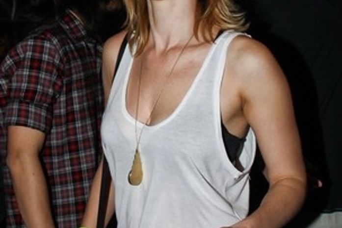 Mariana Ximenes posa nua e diz que foi 'facílimo', segundo jornal