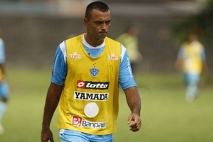 Remo fecha com Adriano Magrão