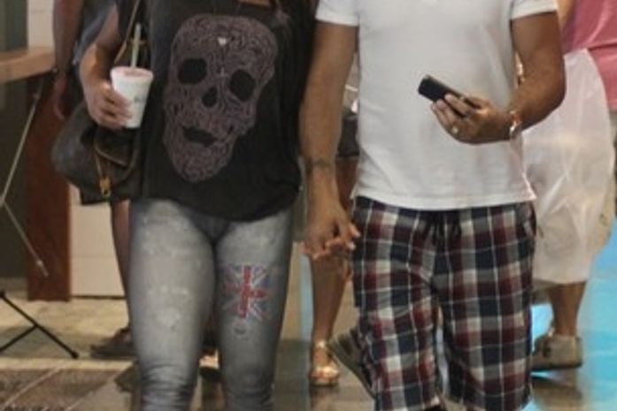 Belo entra na Justiça para impedir que a ex Vivi Araújo 'viole sua honra'