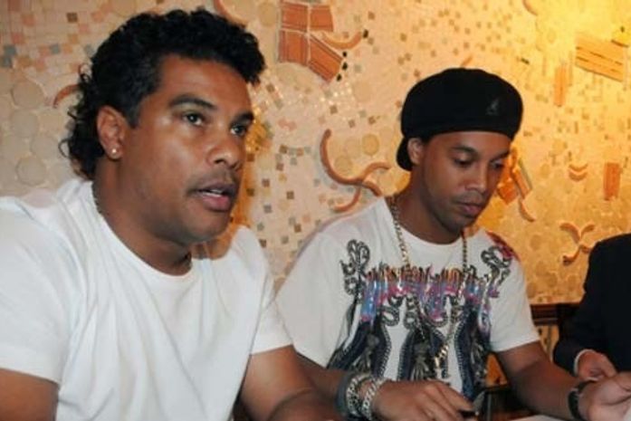 Após rescindir com o Flamengo, Ronaldinho acerta com o Atlético-MG