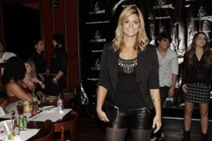 Kelly Key esclarece polêmica após show em boate: ‘Estava muito calor’