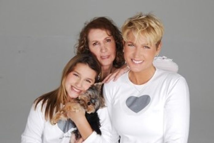 'Foi tudo perfeito', diz apresentadora Xuxa sobre cirurgia da mãe, Dona Alda