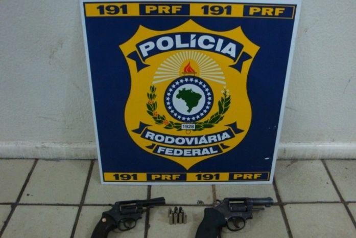 PRF combate assaltos e prende duas pessoas na BR 104