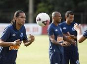 Fábio Lopes não jogou nenhum jogo sob o comando de Roth e está dispensado

