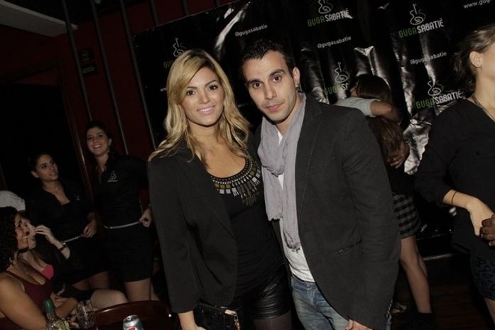 Kelly Key vai com o marido a lançamento de clipe no Rio