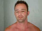 Mecânico é preso após invadir casa da ex-mulher