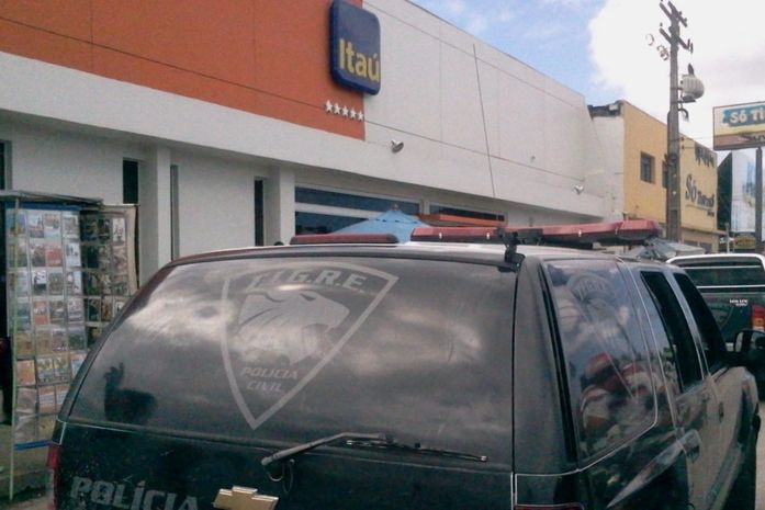 Banco Itaú foi alvo de assaltantes que levaram R$ 60 mil