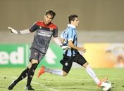 Na volta de Kleber, Grêmio supera o Atlético-GO
