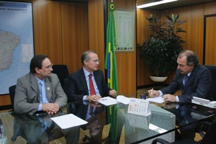 Renan e Luciano estiveram recentemente com o ministro Mercadante pedindo a abertura do curso de Medicina