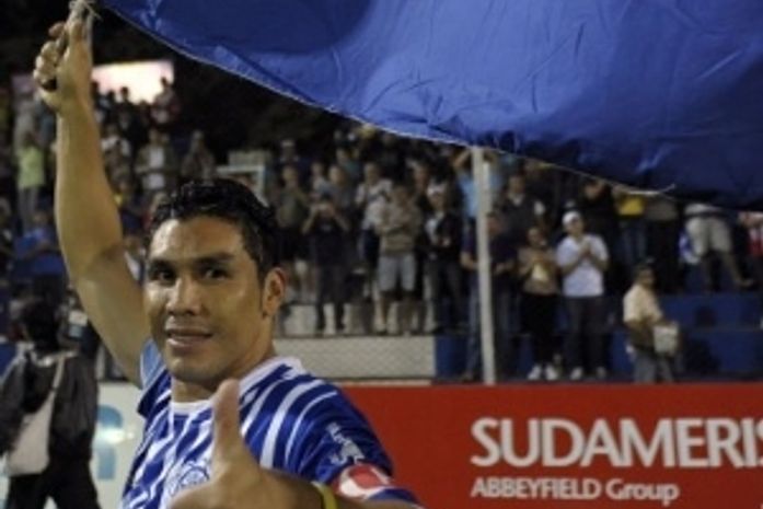 Esposa de Cabañas admite que jogador corre risco de morte se continuar atuando