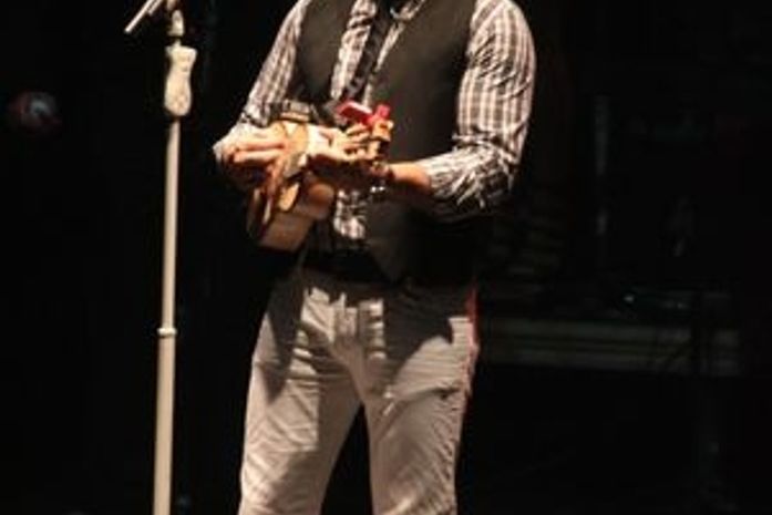 Cantor Belo quer que a ex Viviane Araújo o esqueça de vez, diz jornal