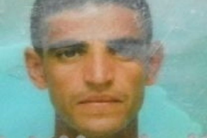 Motoqueiro tenta desviar de buraco, cai e morre