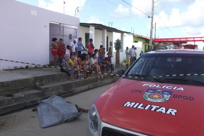 Homem é morto em frente à igreja evangélica na Cidade Universitária