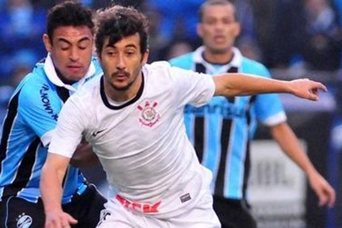 Grêmio vence 3ª seguida e afunda Corinthians na lanterna