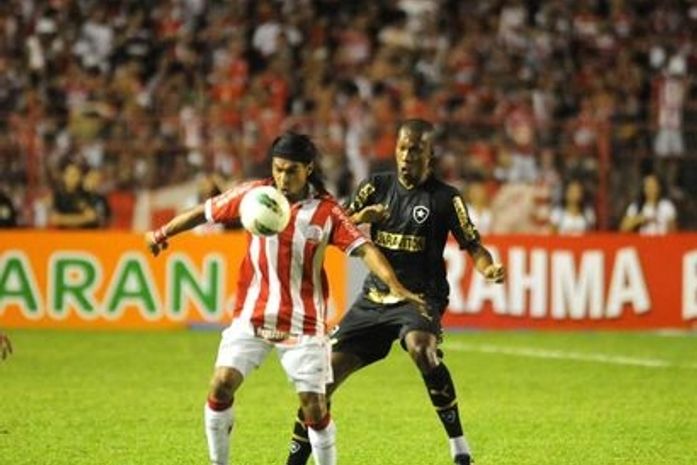 Náutico aproveita erros da pior defesa do Brasileiro, supera Botafogo e vence a 1ª