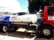 Modelo de caminhão pipa utilizado para combater a seca no município 