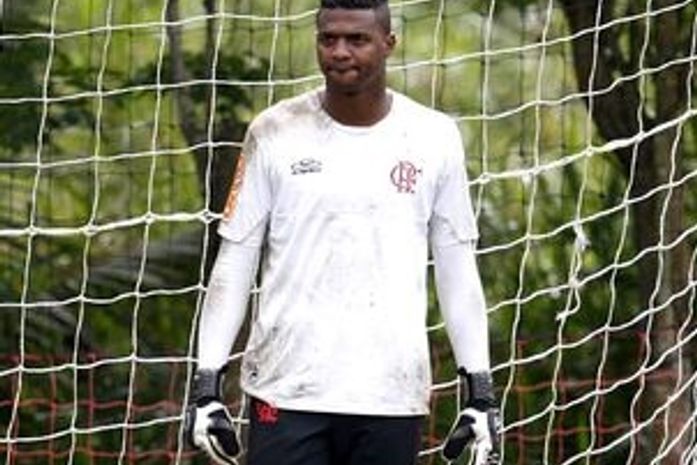 Goleiro Felipe se revolta com a reserva no Flamengo