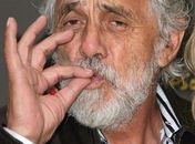 Ator trata câncer de próstata com óleo de cânhamo e maconha