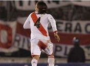 Volante do River explica mancha de sangue em calção: "hemorroidas"