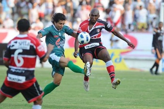 OAB-CE entra com ação civil pública e pede retorno imediato das Séries C e D