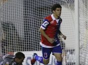 Com gols de pênalti, Paraná vence lanterna Barueri de virada